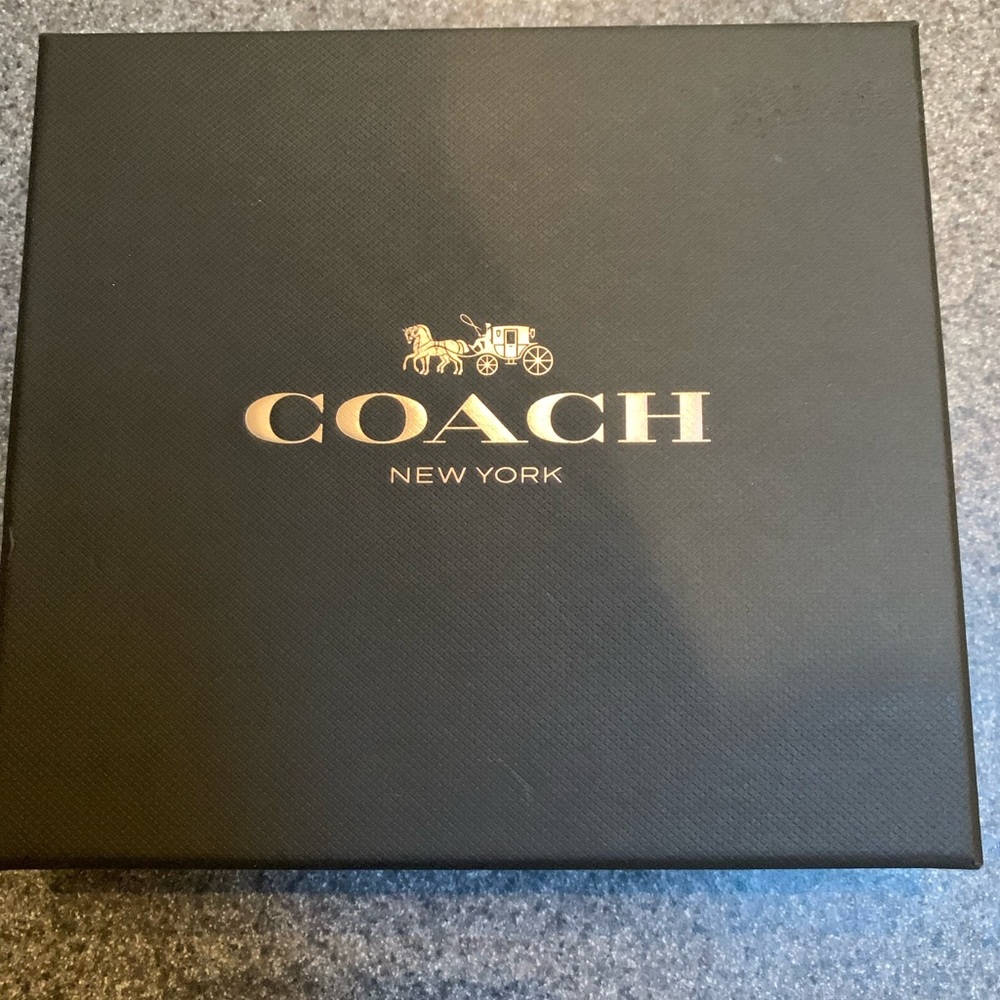 Coach raspberry folio wristlet for an iPhone X/XS - Picture 4 of 4